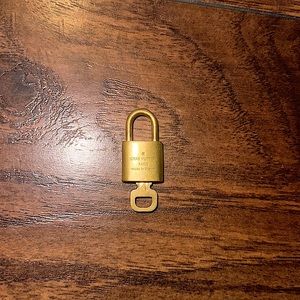 LV luggage lock